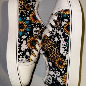 Sunflower Shoes Women's Size 38  7US NEW